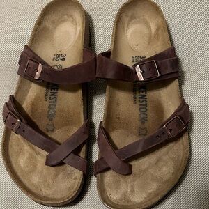 EUC Birkenstock Mayari. Dark brown leather with Rose gold buckles. Worn twice.